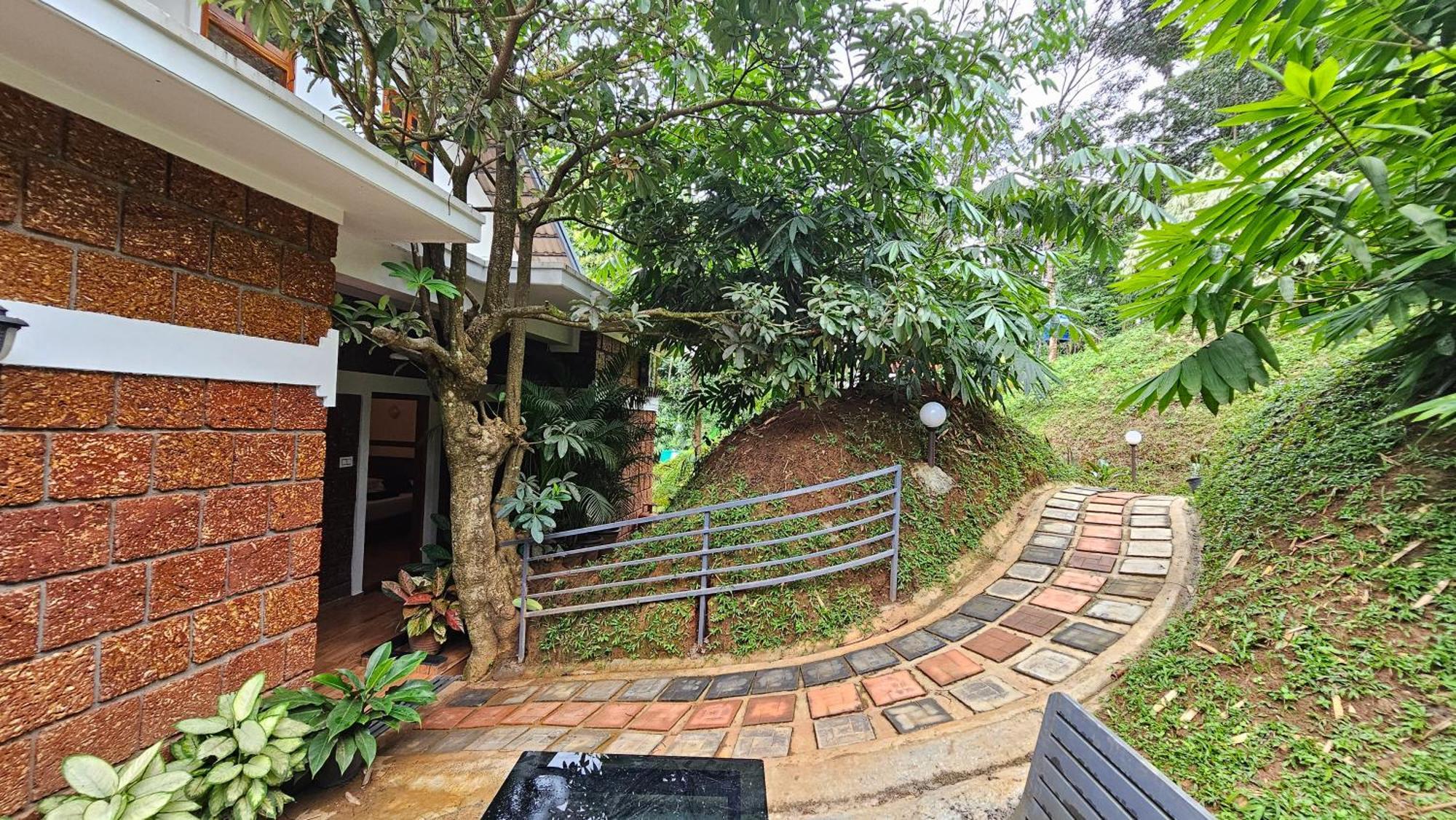 Casta Wild Resort Batheri Ngoại thất bức ảnh